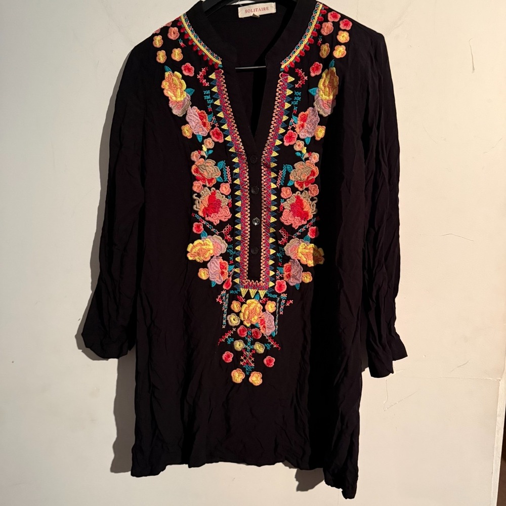 Solitaire Floral Embroidered Tunic Top‎ Size Small Long Black Boho Artsy